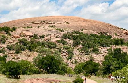 Enchanted Rock Is anomaly located in an area dominated by limestone 