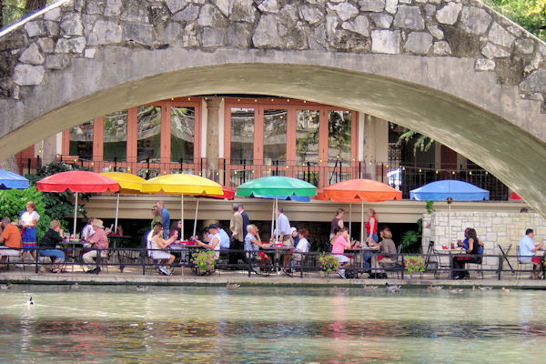 River side dining on the San Antonio River